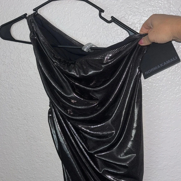 Norma Kamali

Diana Metallic Ruched One-Shoulder Gown - Picture 13 of 15